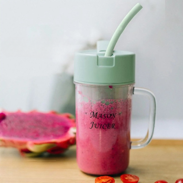 (NW000265) Juicer Portable Outdoor Juicing Cup Home Mini Cordless Crushed Ice Machine USB Charging Fruit Vegetable Blender (random, colors)
